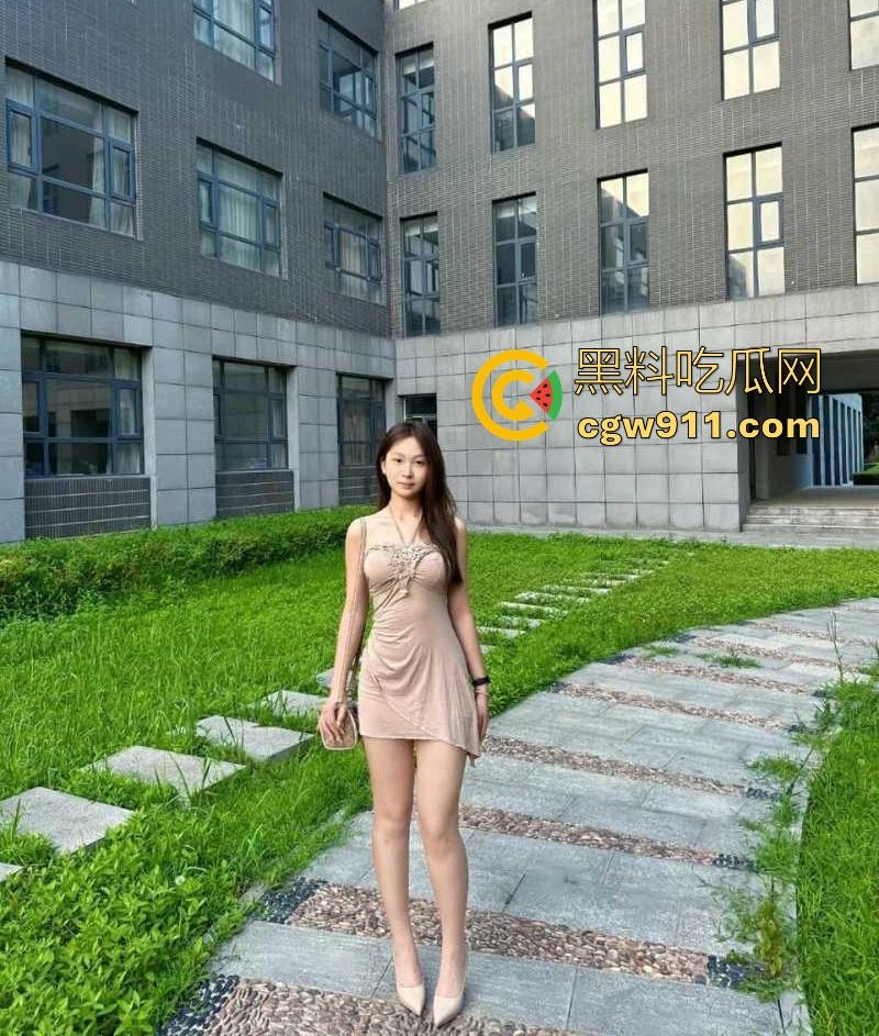 长春大学极品反差学妹【叶雯馨】清纯学妹化身淫荡母狗，丰满美乳白嫩挺拔，白虎嫩穴肥美诱人，骚浪本性尽显！-3