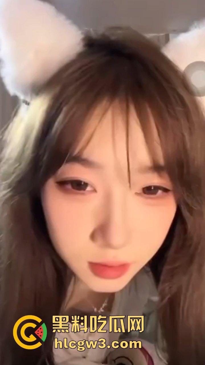 最新精选流量密码抖音骚鸡走光合集   擦边直播春光乍现 记录这一瞬间的美丽~-4