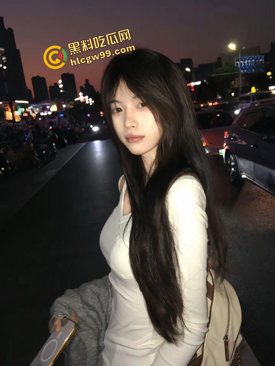 抖音清纯少女女网红反差婊『1an』卫生间露奶私拍发金主，早期酒店约操大哥后入娇喘！原创独家曝光流出！-4