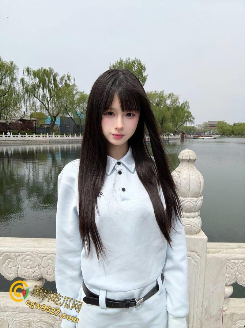 带妹妹野外钓鱼，寂寞妹妹脱衣露出，小树林里狂操妹妹骚穴，暴力打桩无套抽插内射，操的妹妹喷个不停！-1